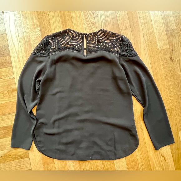 Blouse with cut out design, size small - Picture 3 of 3